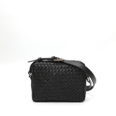 Miss bag media, borsa a tracolla in pelle intrecciata nera, prodotta e venduta da Pianigiani handmade leather bags.